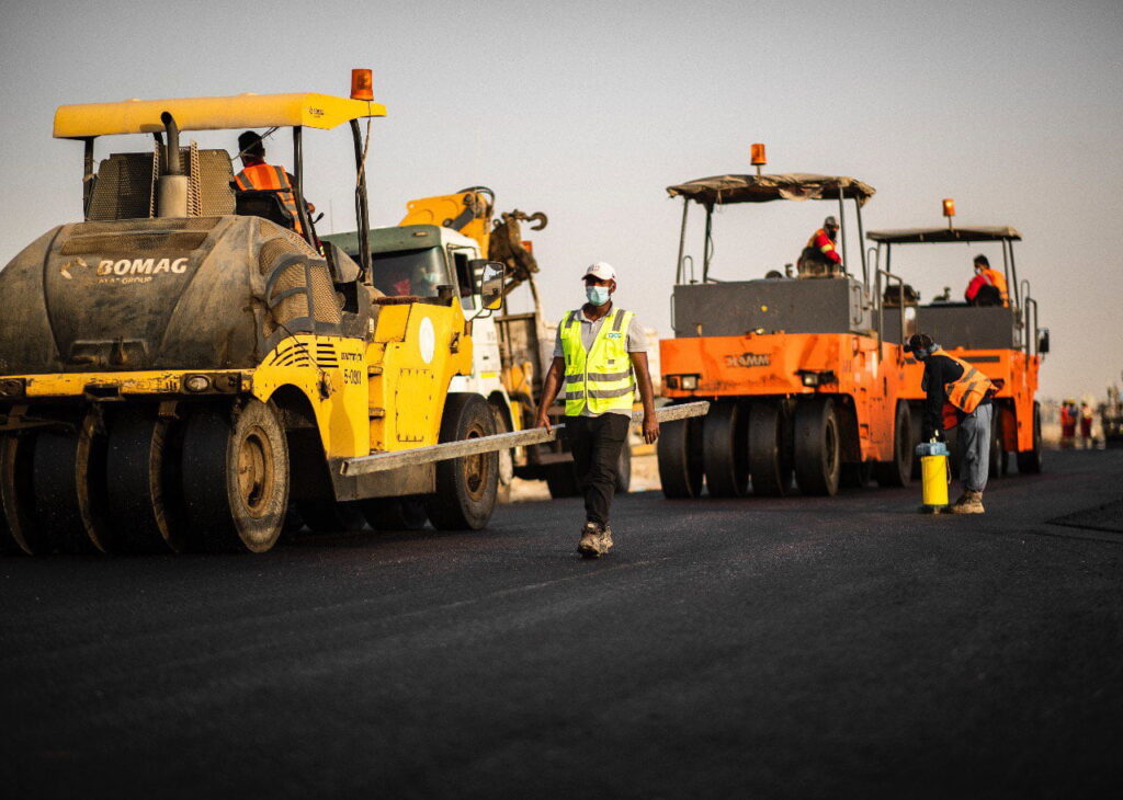 اعمال الطرق والاسفلت محطة تحلية المطار